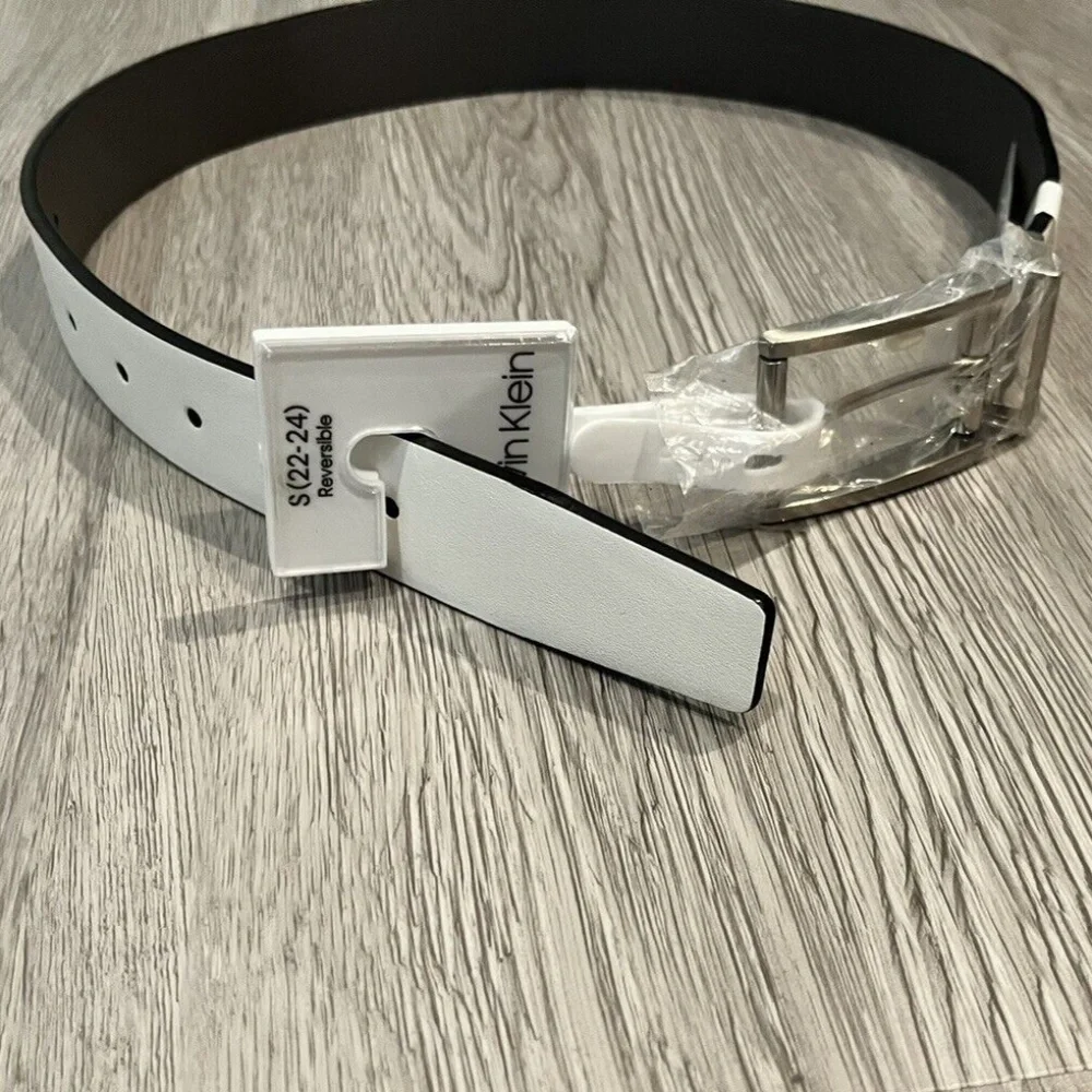 (NWD) Calvin Klein Big Boys Reversible Leather Belt Gray/White Size S (22-24)